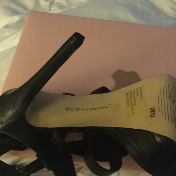 BCBG shoes - Picture 4 of 4